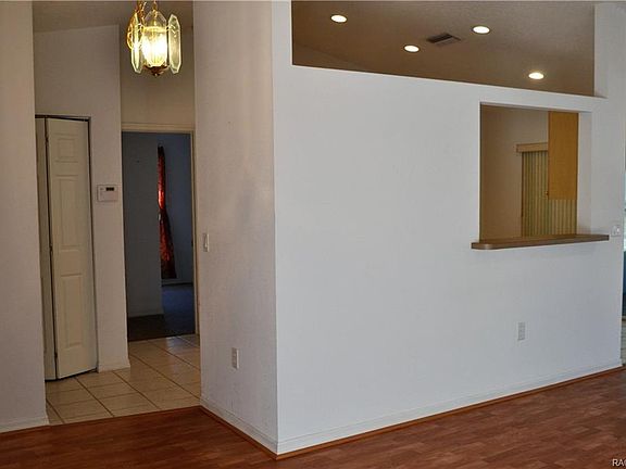 4th image of 5876 N Claremont Dr