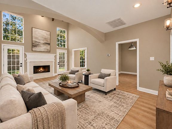 2nd image of 302 Harbor Cir