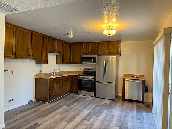 5th image of 225 Valley St #B