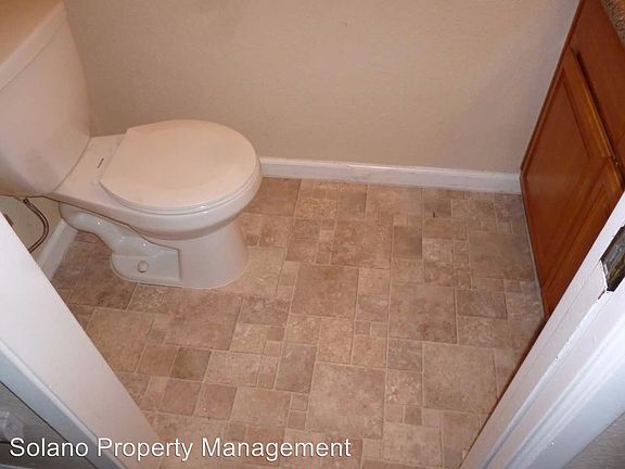 3rd image of 516 Pacific Ave APT 4