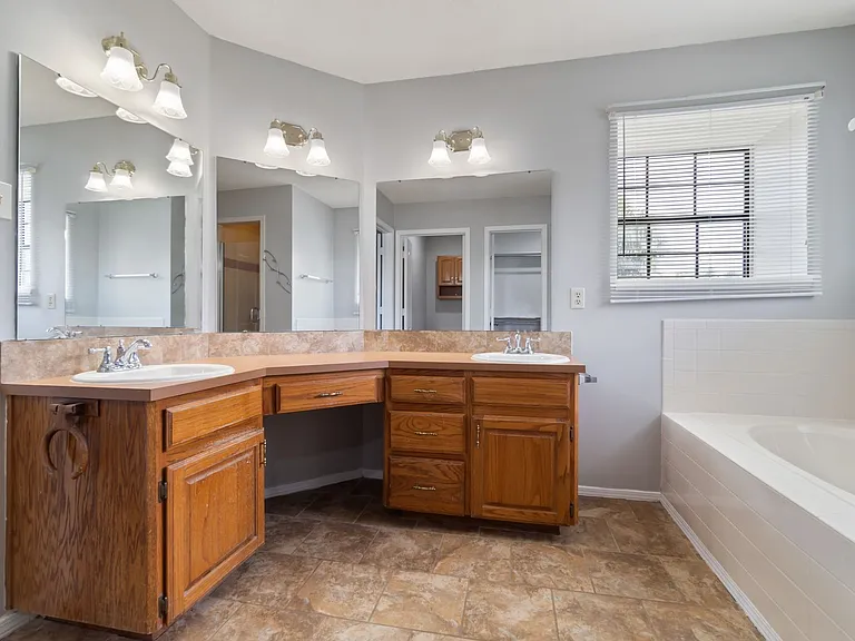 8808 Timberlyn Way — Photo 18