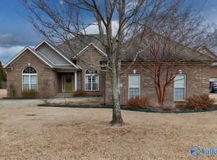 25924 Cobblestone Ln, Athens, AL 35613
