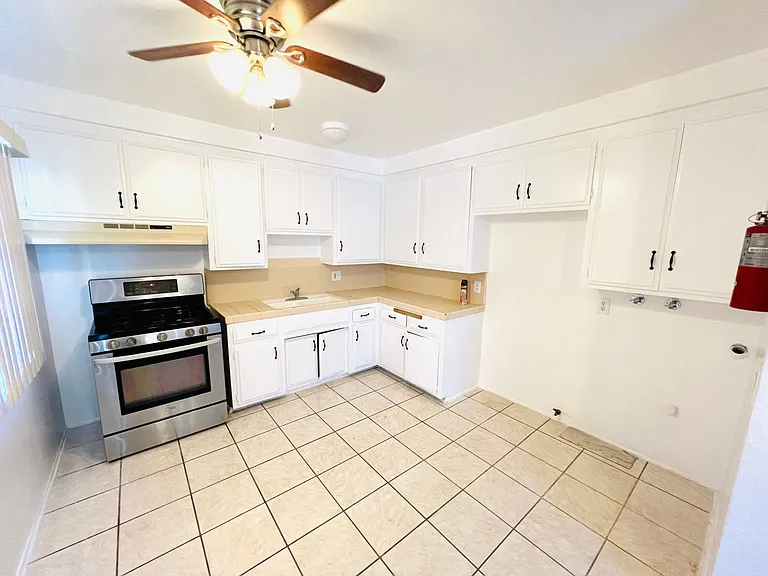 626 N Breed St — Photo 11