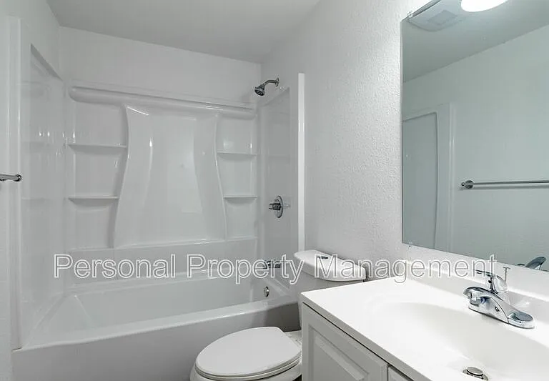 4325 E 17th St #7 — Photo 6