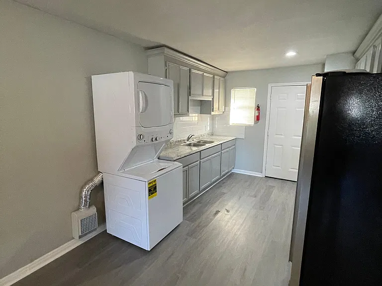 5106 Wipprecht St #4 — Photo 3
