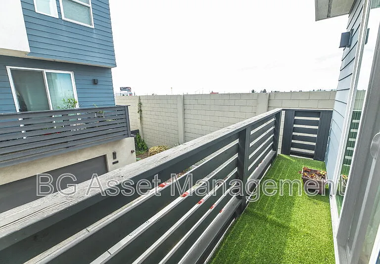 3909 Wattling St — Photo 10