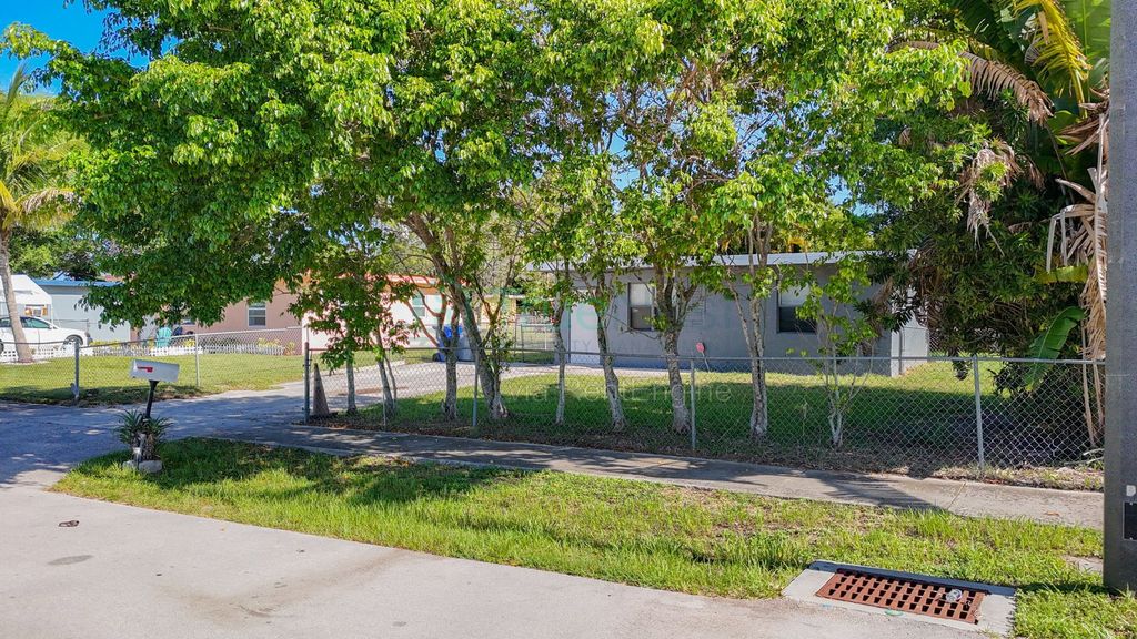 2419 NW 6th Ct, photo 9
