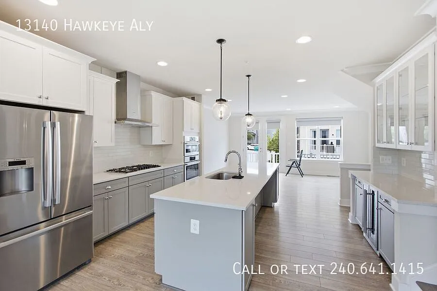 Lovely 3 BR/2 Full BA & 2 Half BA Clarksburg! — Photo 3