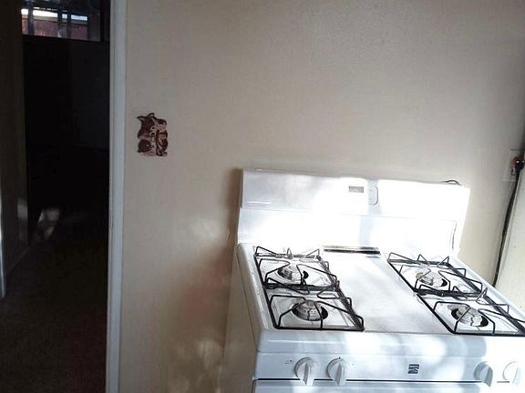 4th image of 630 W Flora St #64h9aqtnf
