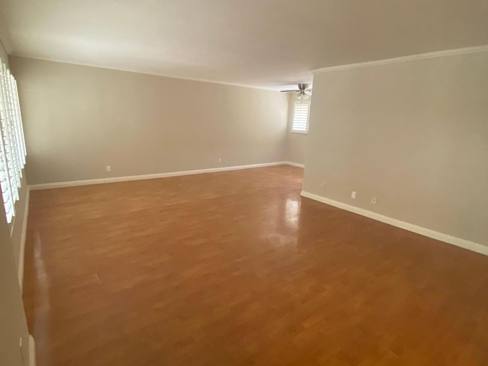1st image of 442 S Rexford Dr APT 105