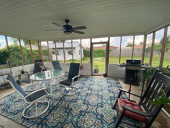 Screened in porch 