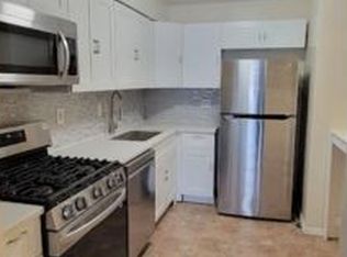82 Country Pointe Cir #76, Queens Village, NY 11427