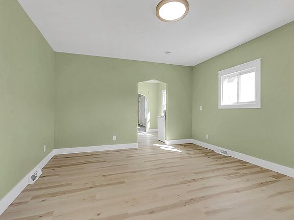 5th image of 302 Plymouth Ave #3
