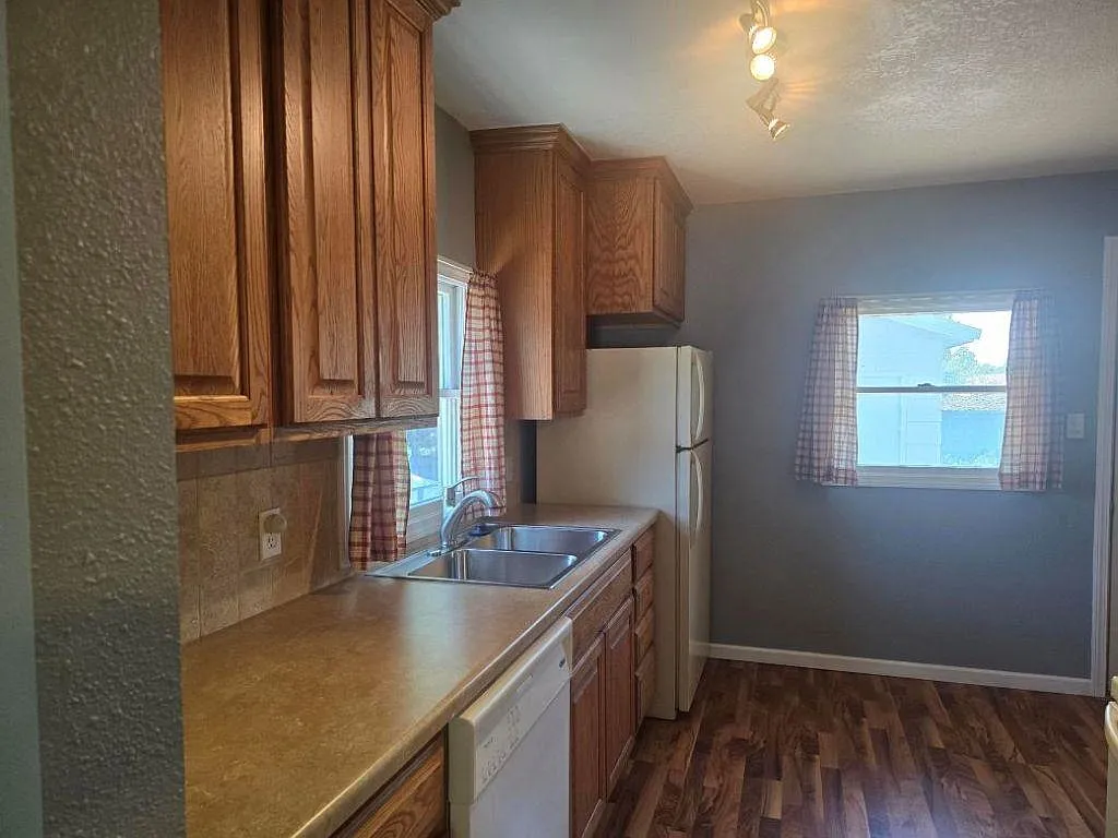 2 bed, 768 sqft, $925 — Photo 4