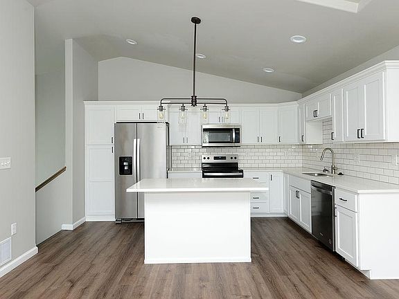 3rd image of 153 Pine Ave