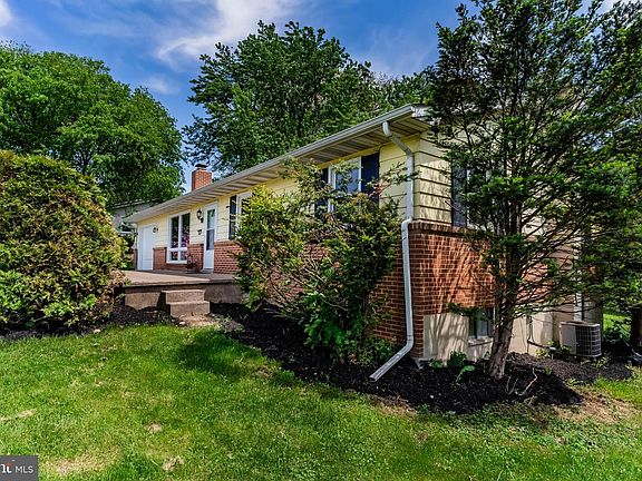 2nd image of 921 Thornton Dr