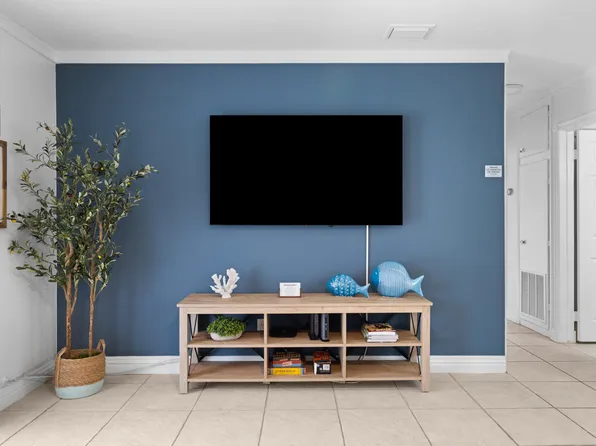 2601 NE 9th Terrace, Wilton Manors, FL 33334