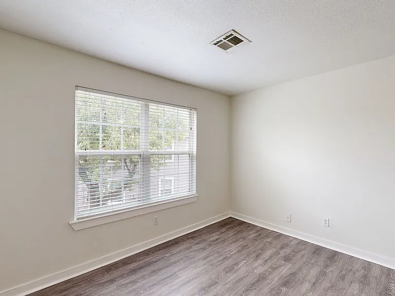 Bennett Ridge Apartments — Photo 13