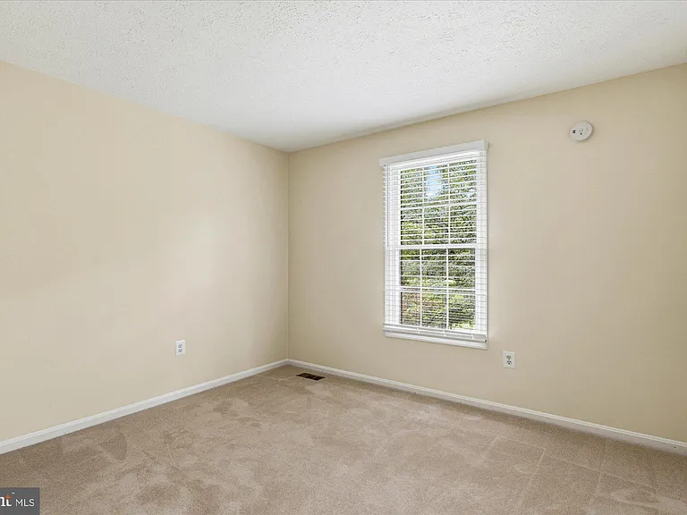 9708 Locust Hill Dr — Photo 35
