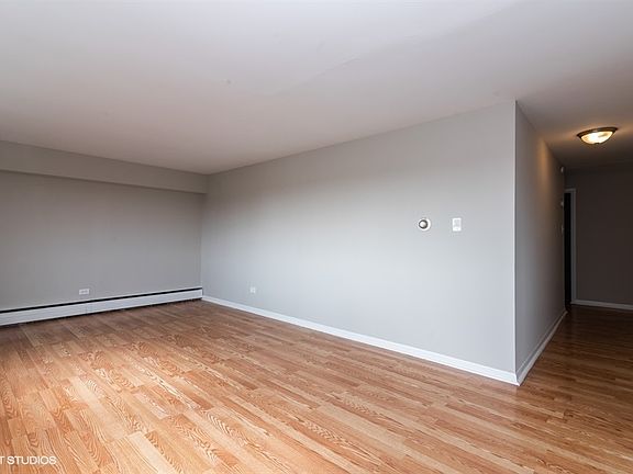 4th image of 7540 N Ridge Blvd APT 5E