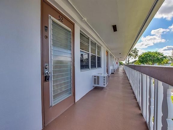 4th image of 52 Newport Ct