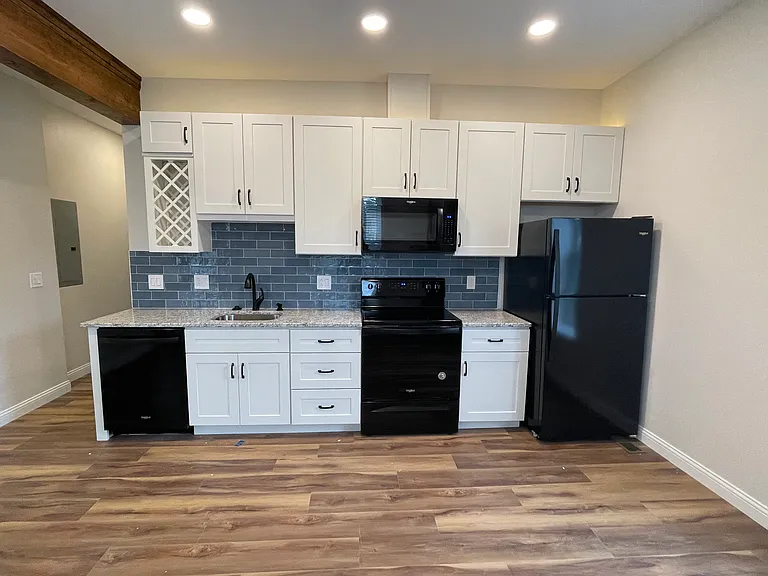 401 Walnut St #6 — Photo 11