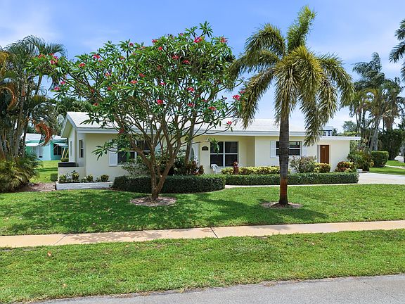 2nd image of 1452 Crest Drive
