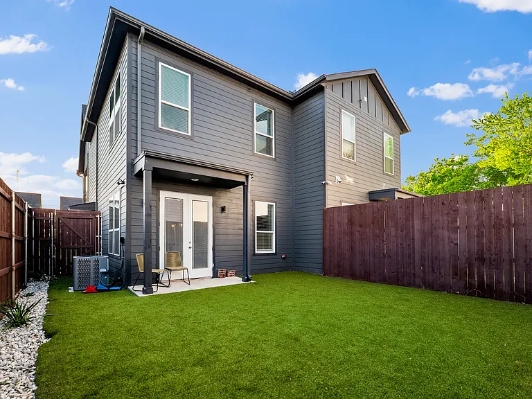 2406 Merlin St — Photo 34
