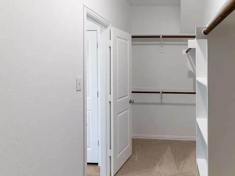 1837 Lake Grove Dr — Photo 22