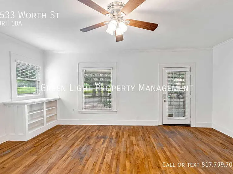 4533 Worth St — Photo 4