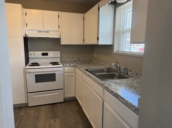 908 E 17th Ave, Hutchinson, KS 67501