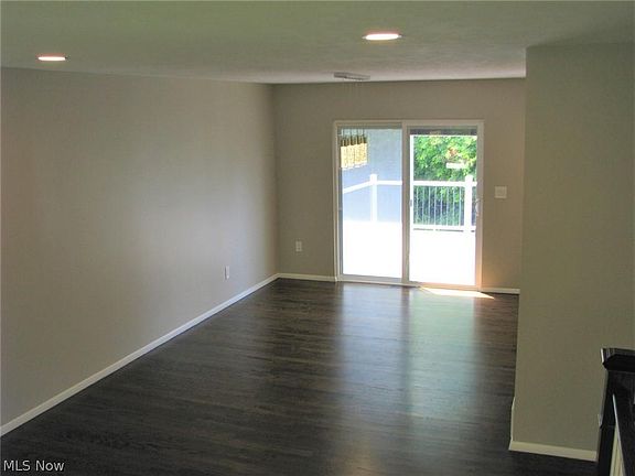 4th image of 2080 Hermitage Dr