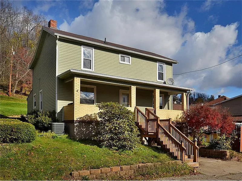 704 Locust St photo 1