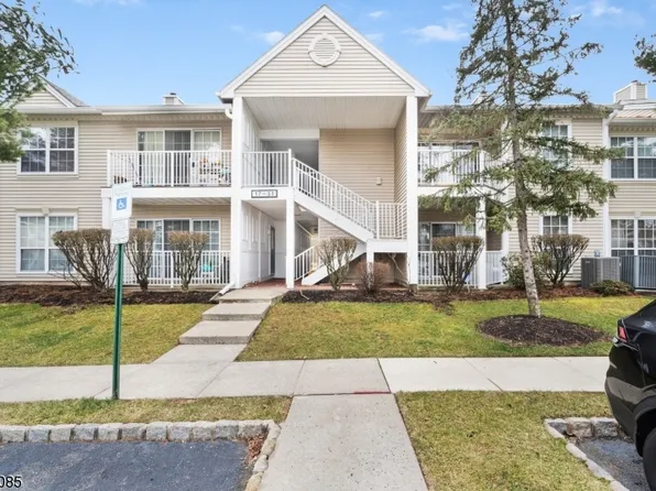 23 Amberly Ct, Franklin Twp., NJ 08823