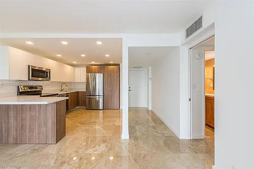 1901 Brickell Ave Photo 1