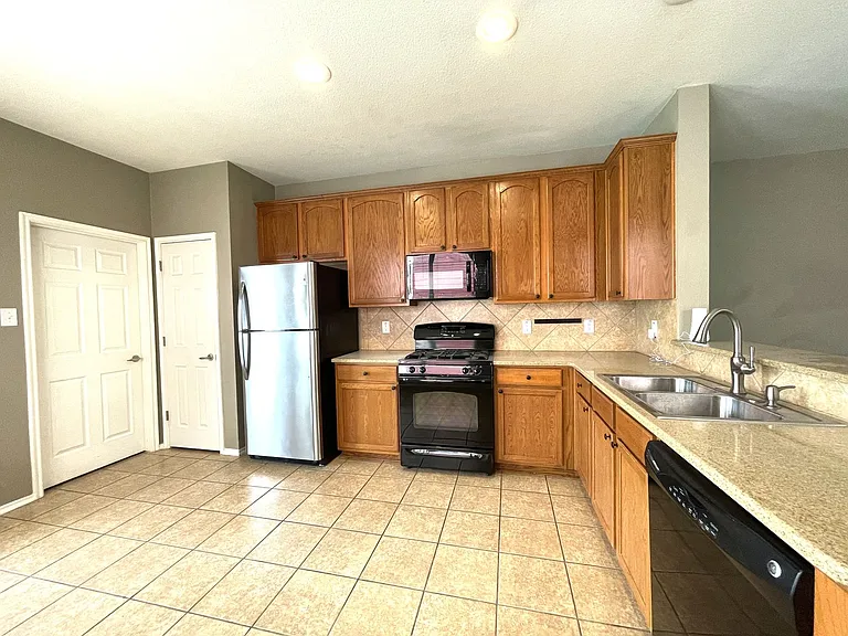 9109 Nathaniel Dr — Photo 8