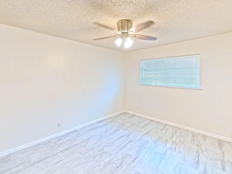 645 W Clinton Ave #B — Photo 9