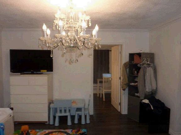 5th image of 9909 Lyndhurst St