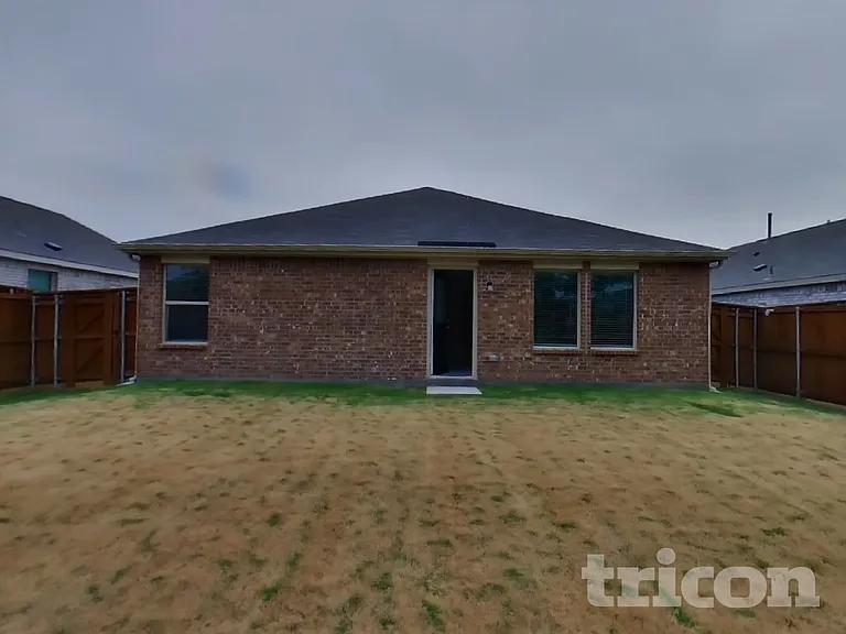 1704 Claireborne Ct — Photo 16