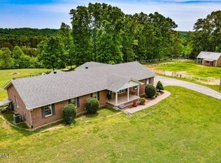 185 Cross Creek Private Ln, Lenoir City, TN 37771