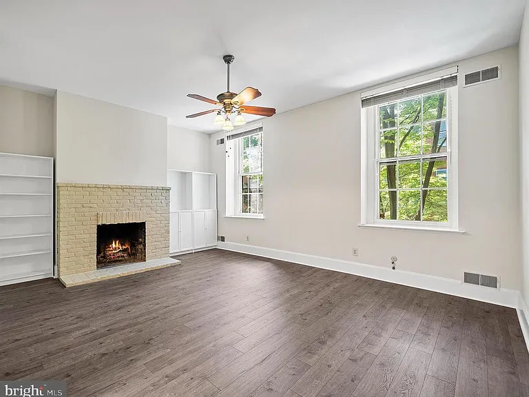1023 Clinton St #205 — Photo 8