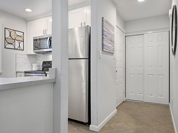 4th image of 598 Ironwood Ter APT 2
