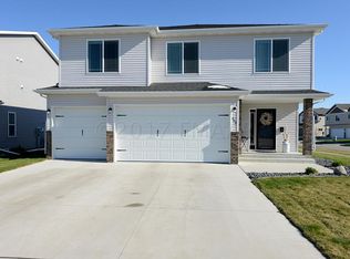 462 Foxtail Dr E, West Fargo, ND 58078