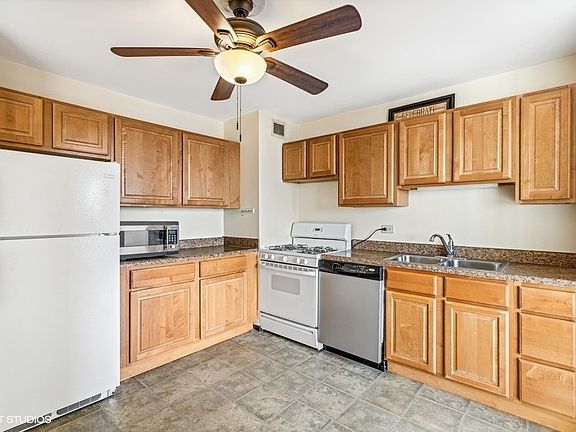 5th image of 4800 S Lake Park Ave APT 2212