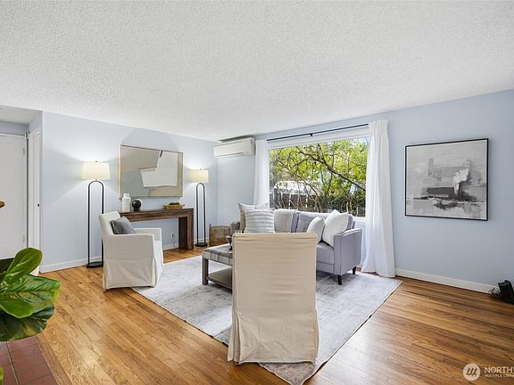 3rd image of 12515 25th Avenue NE