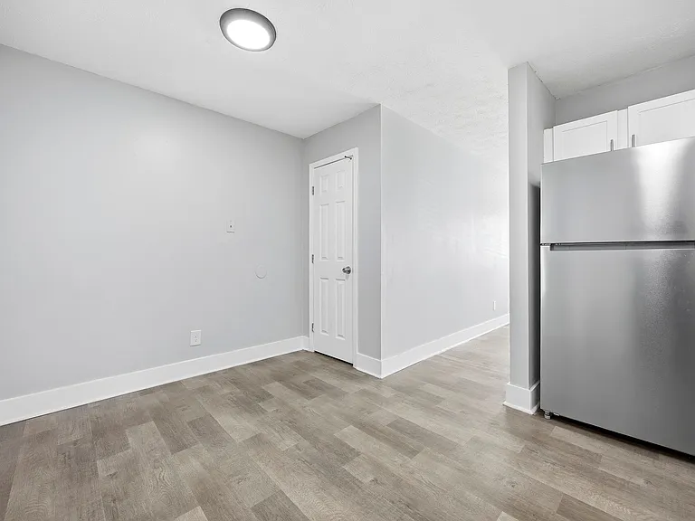 Ridgewood Apartments — Photo 11