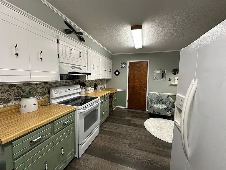 809 Knights Ct — Photo 11