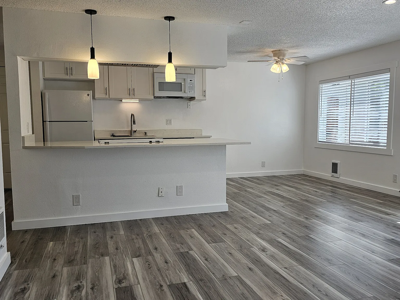 3361 River Rd N — Photo 4