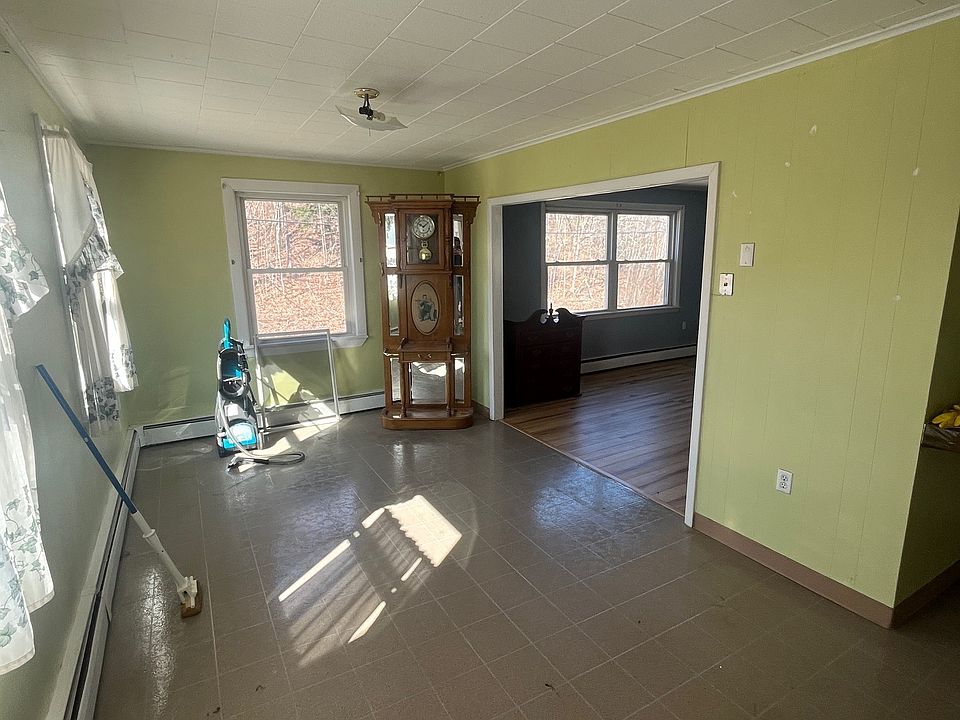1st image of 527 Station Rd #8