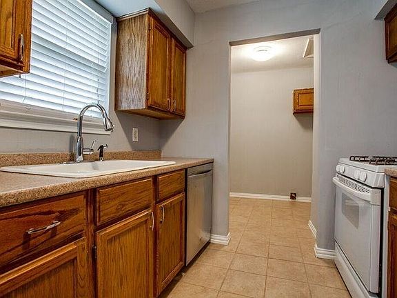 5th image of 1325 E Park Dr